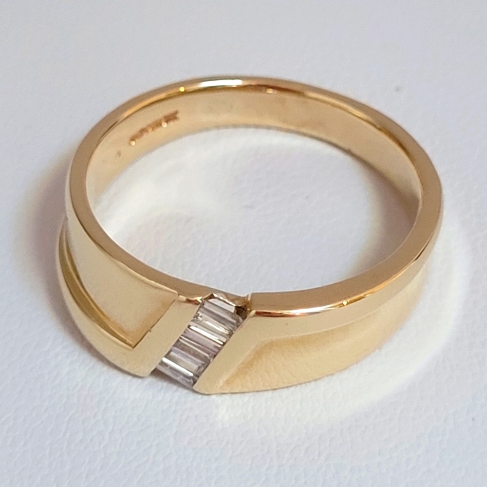 10k Solid Yellow Gold Ring With Natural Baguette Diamods, Approx Size 9.5